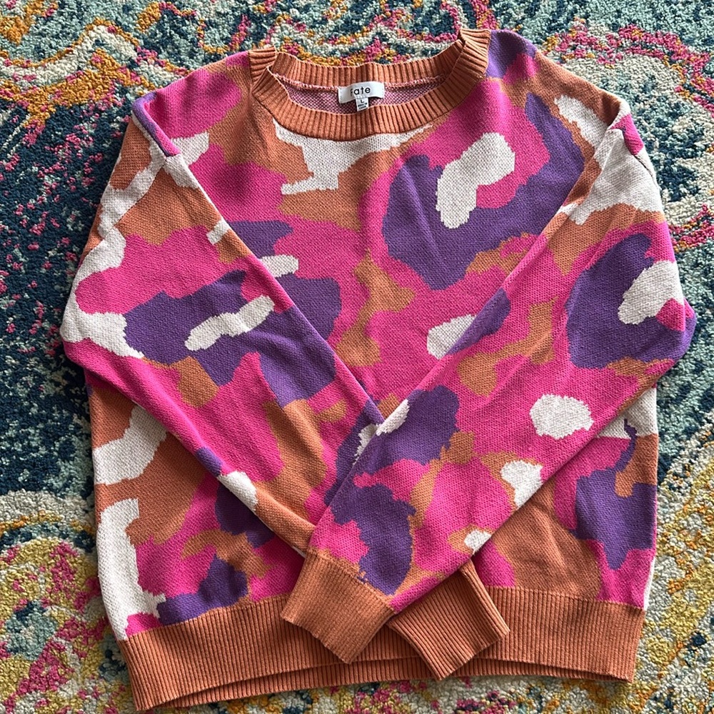 Fate size lrg perfect shape sweater